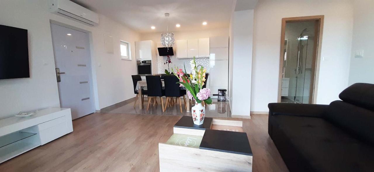 Penthaus Apartment N&M Baska Voda Luaran gambar